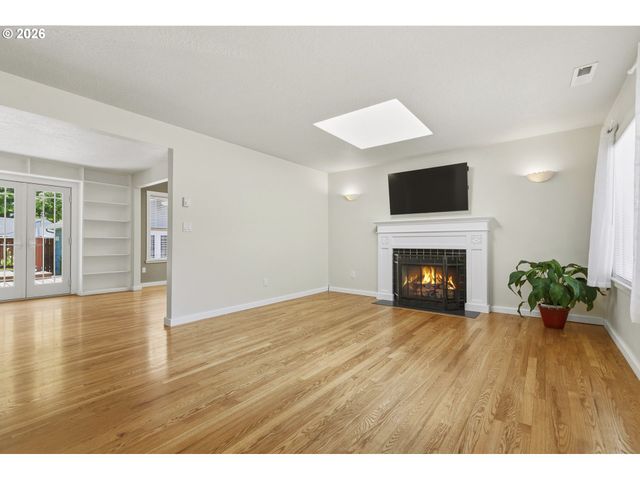 2219 WASHINGTON Way, Longview, WA 98632