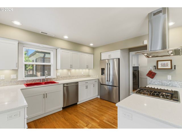 2219 WASHINGTON Way, Longview, WA 98632