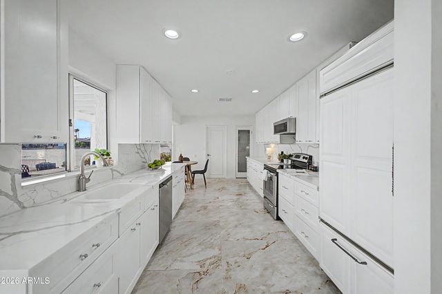 10601 W BAYSIDE Road, Sun City, AZ 85351