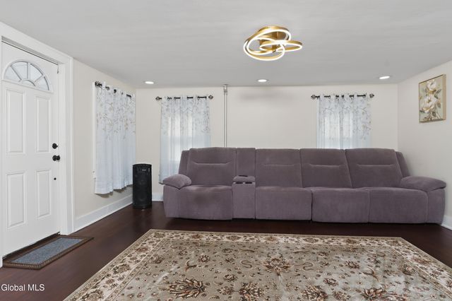 1321 Helderberg Avenue, Rotterdam, NY 12306