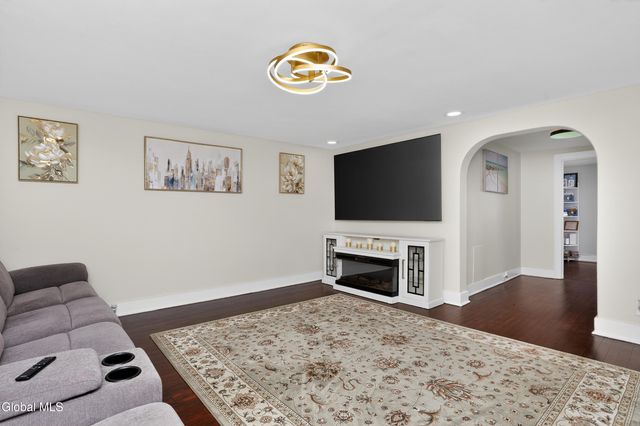 1321 Helderberg Avenue, Rotterdam, NY 12306