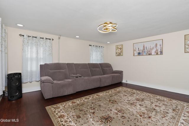 1321 Helderberg Avenue, Rotterdam, NY 12306