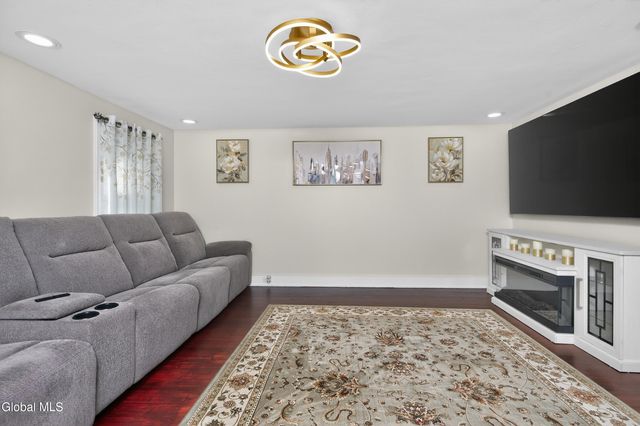 1321 Helderberg Avenue, Rotterdam, NY 12306