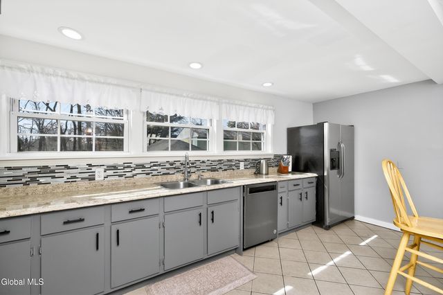 1321 Helderberg Avenue, Rotterdam, NY 12306