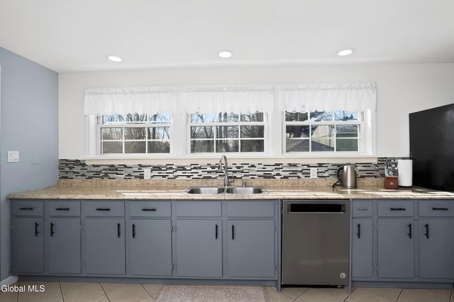 1321 Helderberg Avenue, Rotterdam, NY 12306