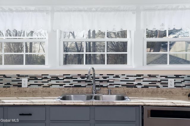 1321 Helderberg Avenue, Rotterdam, NY 12306