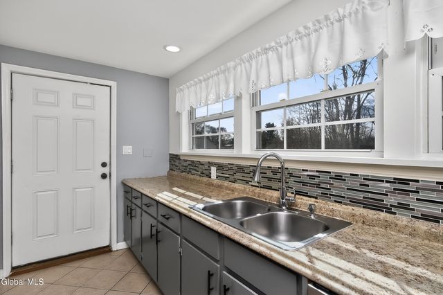 1321 Helderberg Avenue, Rotterdam, NY 12306