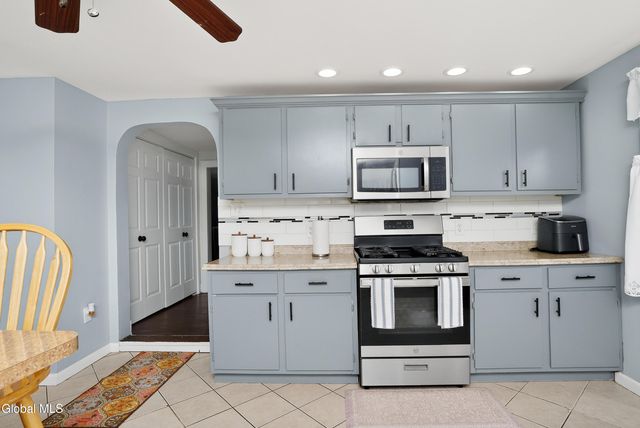 1321 Helderberg Avenue, Rotterdam, NY 12306