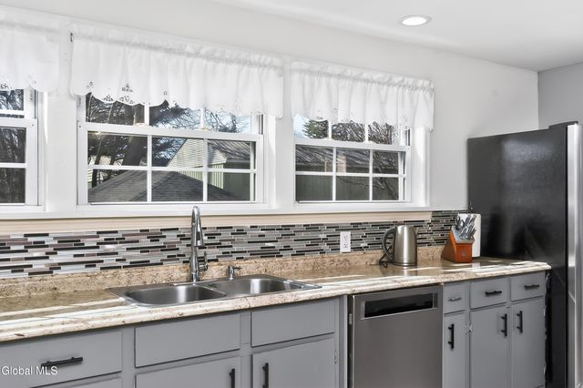 1321 Helderberg Avenue, Rotterdam, NY 12306