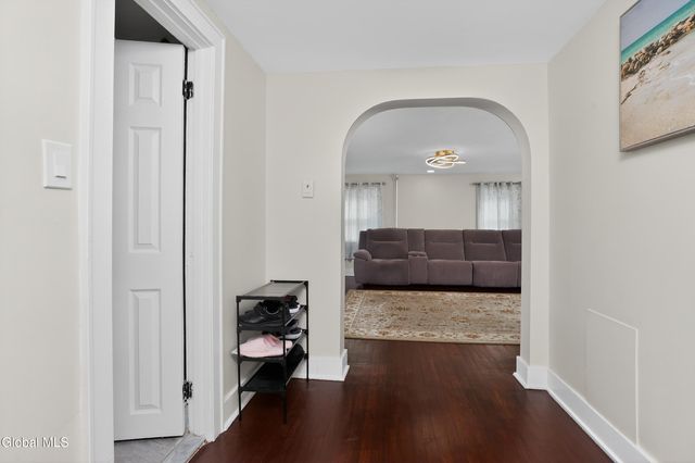 1321 Helderberg Avenue, Rotterdam, NY 12306