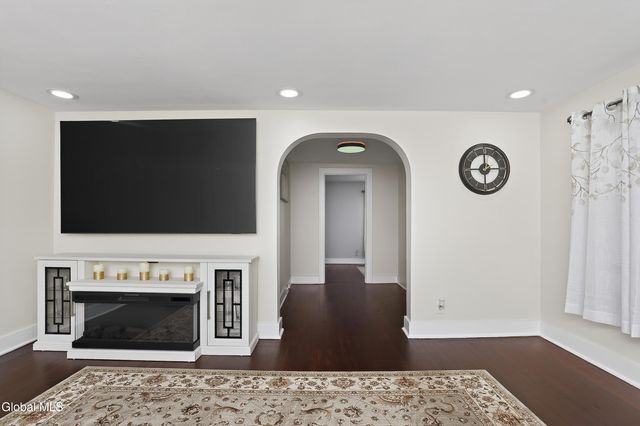 1321 Helderberg Avenue, Rotterdam, NY 12306