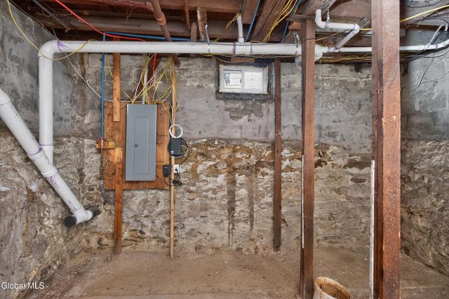 1321 Helderberg Avenue, Rotterdam, NY 12306