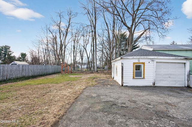 1321 Helderberg Avenue, Rotterdam, NY 12306