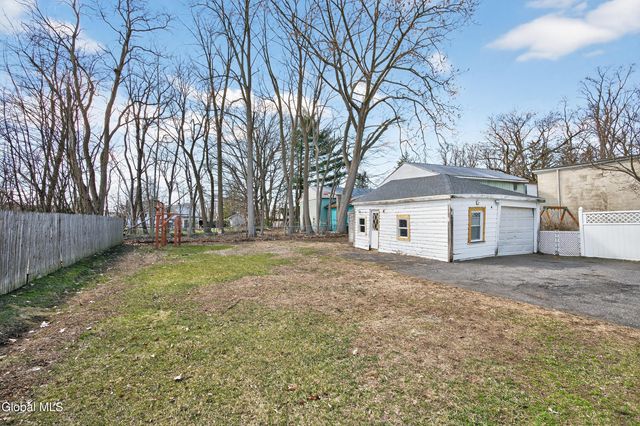 1321 Helderberg Avenue, Rotterdam, NY 12306