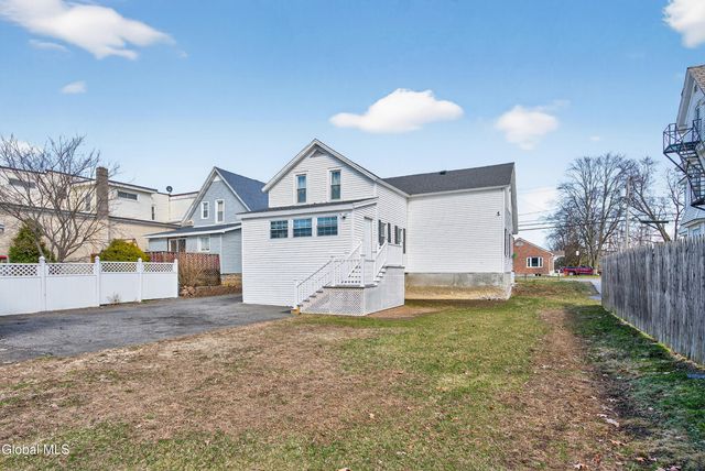 1321 Helderberg Avenue, Rotterdam, NY 12306