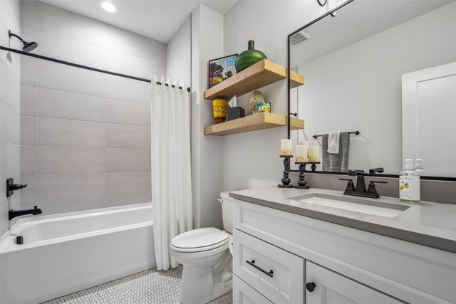 572 Napoli Avenue, West Des Moines, IA 50266