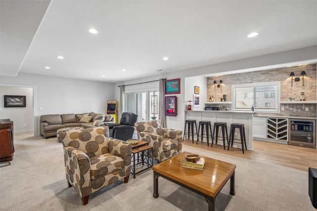 572 Napoli Avenue, West Des Moines, IA 50266