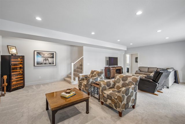 572 Napoli Avenue, West Des Moines, IA 50266