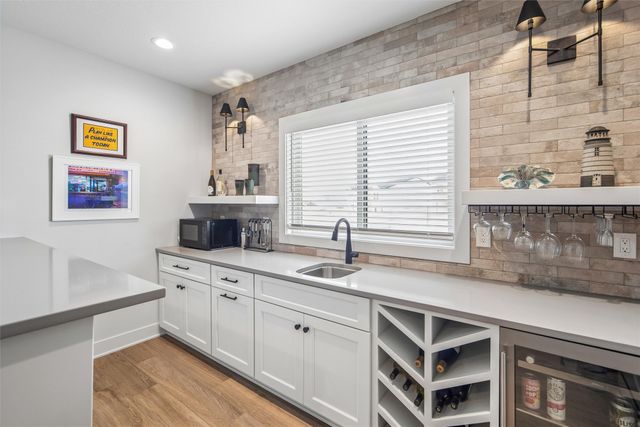 572 Napoli Avenue, West Des Moines, IA 50266