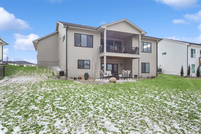 572 Napoli Avenue, West Des Moines, IA 50266