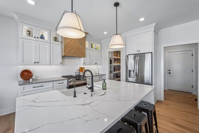 572 Napoli Avenue, West Des Moines, IA 50266