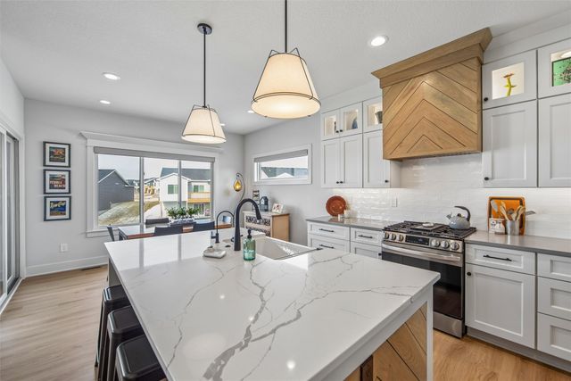 572 Napoli Avenue, West Des Moines, IA 50266