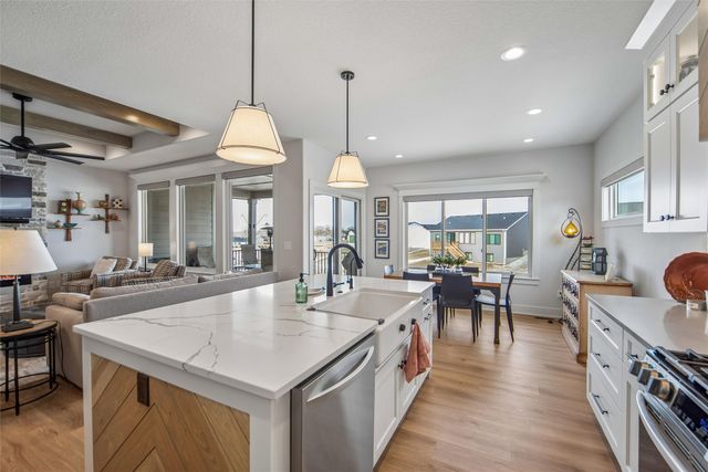 572 Napoli Avenue, West Des Moines, IA 50266