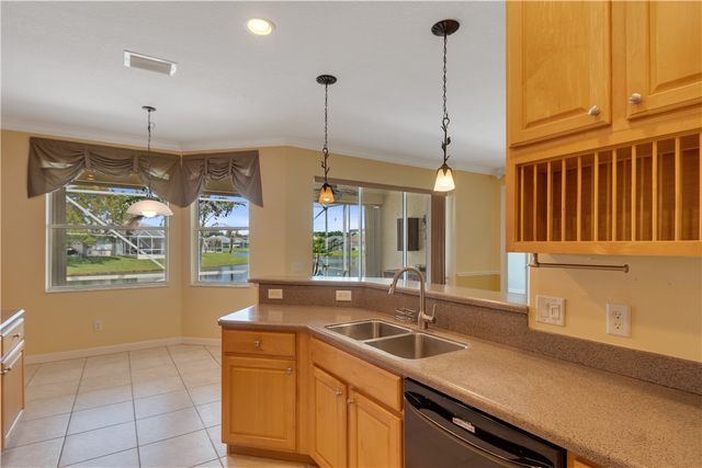 5370 E 1st Square SW, Vero Beach, FL 32968