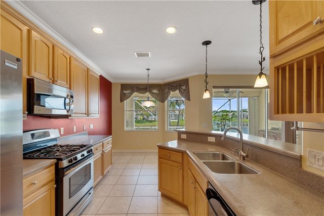 5370 E 1st Square SW, Vero Beach, FL 32968