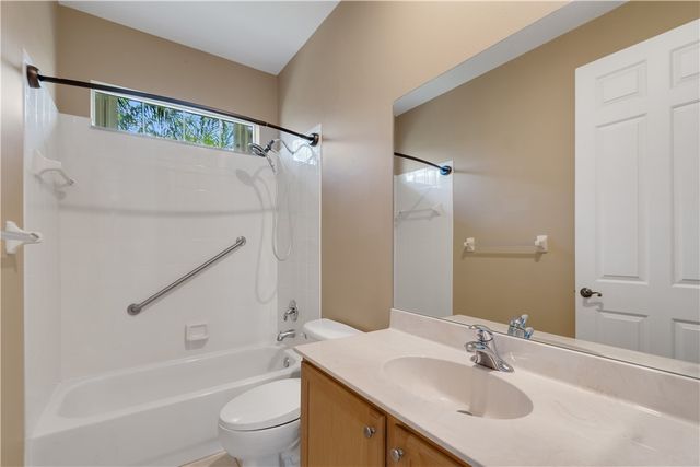 5370 E 1st Square SW, Vero Beach, FL 32968