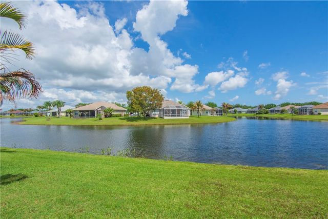 5370 E 1st Square SW, Vero Beach, FL 32968
