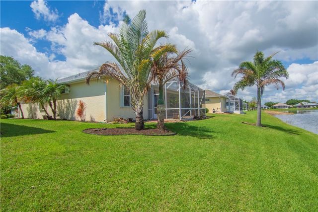 5370 E 1st Square SW, Vero Beach, FL 32968