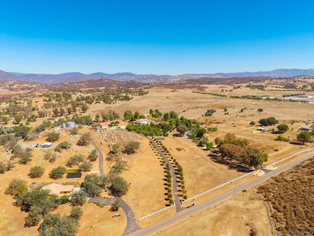 25090 Oakana, Ramona, CA 92065