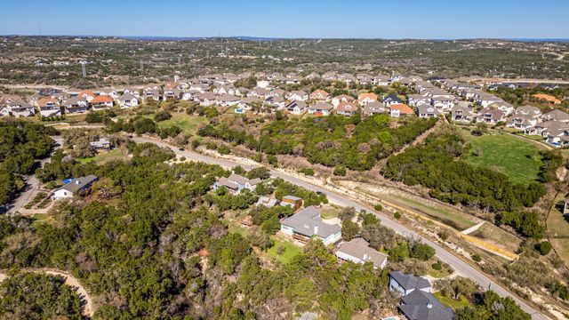 2711 Crosswind DR, Spicewood, TX 78669