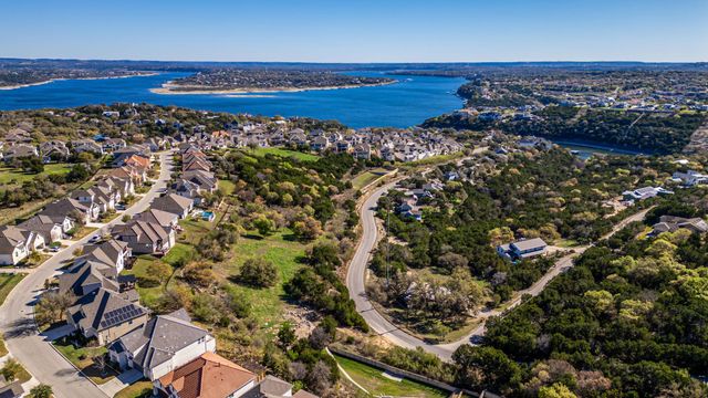 2711 Crosswind DR, Spicewood, TX 78669