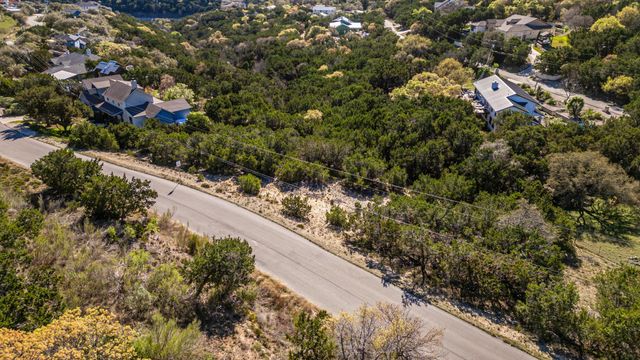 2711 Crosswind DR, Spicewood, TX 78669