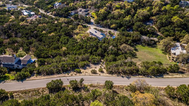 2711 Crosswind DR, Spicewood, TX 78669