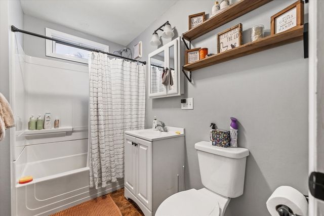 7 Holbrook Rd 2, Oxford, MA 01540