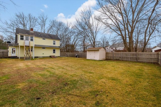 7 Holbrook Rd 2, Oxford, MA 01540