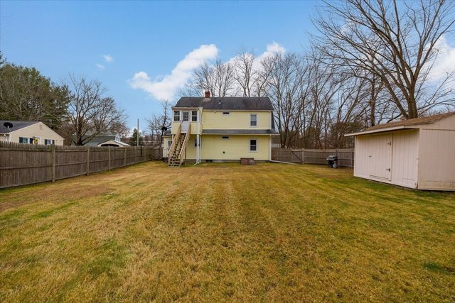 7 Holbrook Rd 2, Oxford, MA 01540