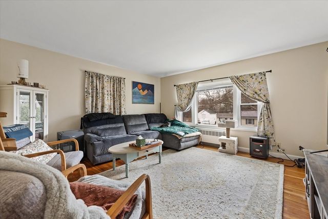 7 Holbrook Rd 2, Oxford, MA 01540