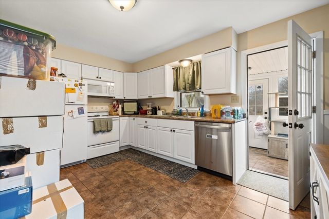 7 Holbrook Rd 2, Oxford, MA 01540