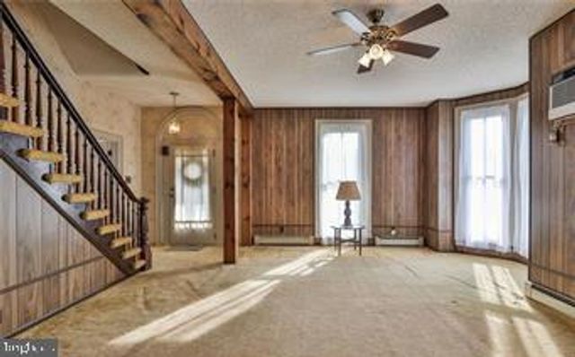 38 N MAIN ST, Richlandtown, PA 18955