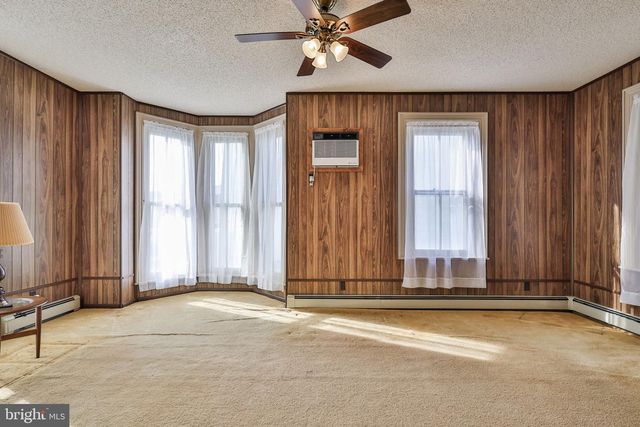 38 N MAIN ST, Richlandtown, PA 18955