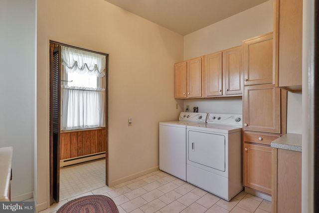 38 N MAIN ST, Richlandtown, PA 18955