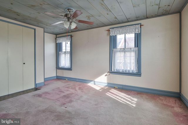 38 N MAIN ST, Richlandtown, PA 18955