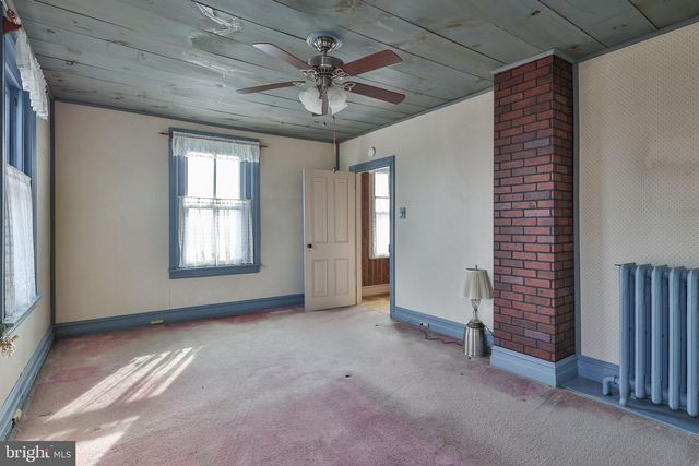 38 N MAIN ST, Richlandtown, PA 18955