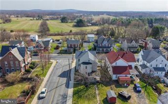 38 N MAIN ST, Richlandtown, PA 18955