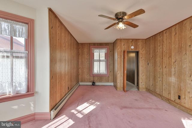 38 N MAIN ST, Richlandtown, PA 18955