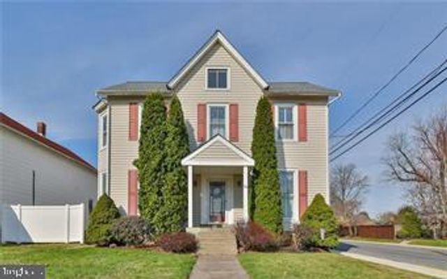 38 N MAIN ST, Richlandtown, PA 18955